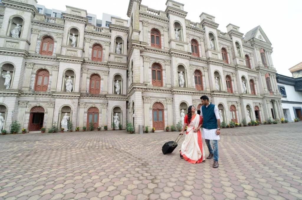 Aristro Club Hotel Kolkata Exterior photo