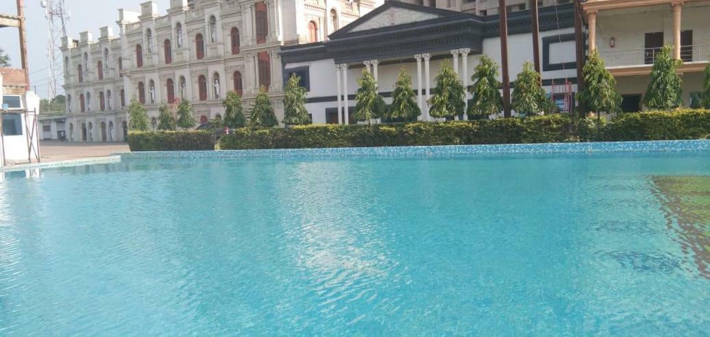 Aristro Club Hotel Kolkata Exterior photo
