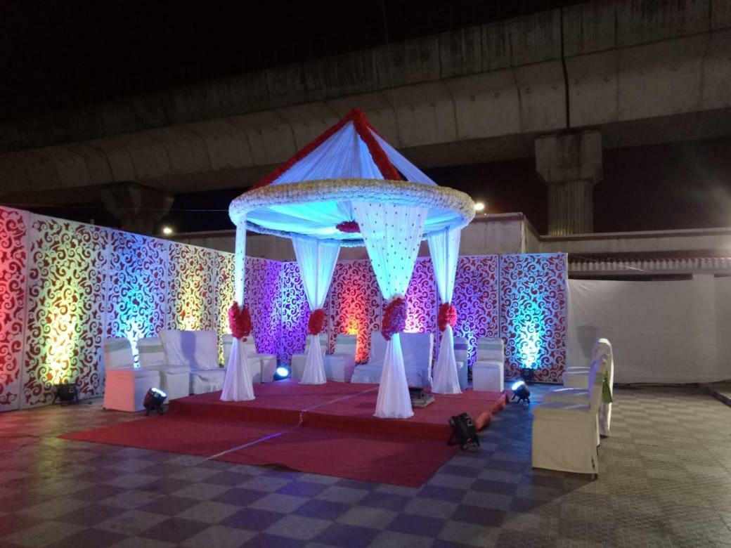 Aristro Club Hotel Kolkata Exterior photo
