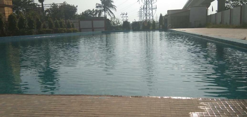 Aristro Club Hotel Kolkata Exterior photo